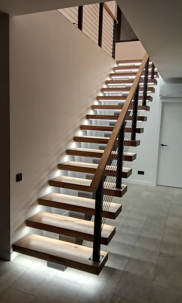 Лестница в стиле LOFT центральной балке