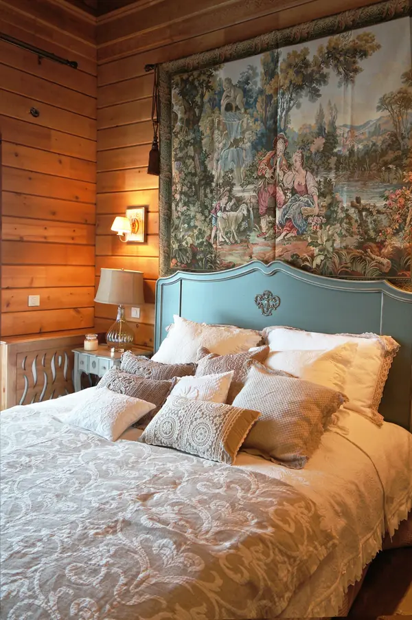 Интерьер загородного дома и ландшафт