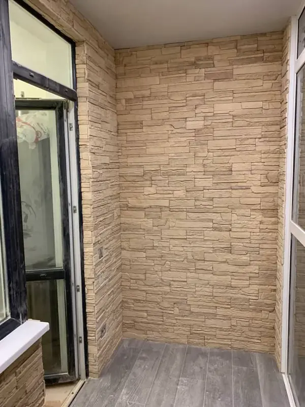 Отделка балкона декоративным камнем