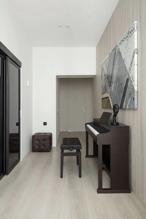 Обзор современной квартиры 170 квм. Полы без плинтуса. Двери в потолок.