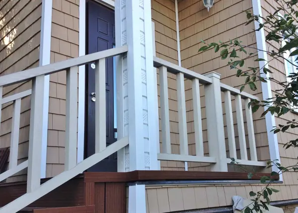 Алабино, Терраса и балкон с террасными ограждениями