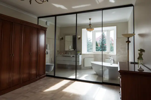 Раздвижная межкомнатная перегородка raumplus в темном тонком профиле