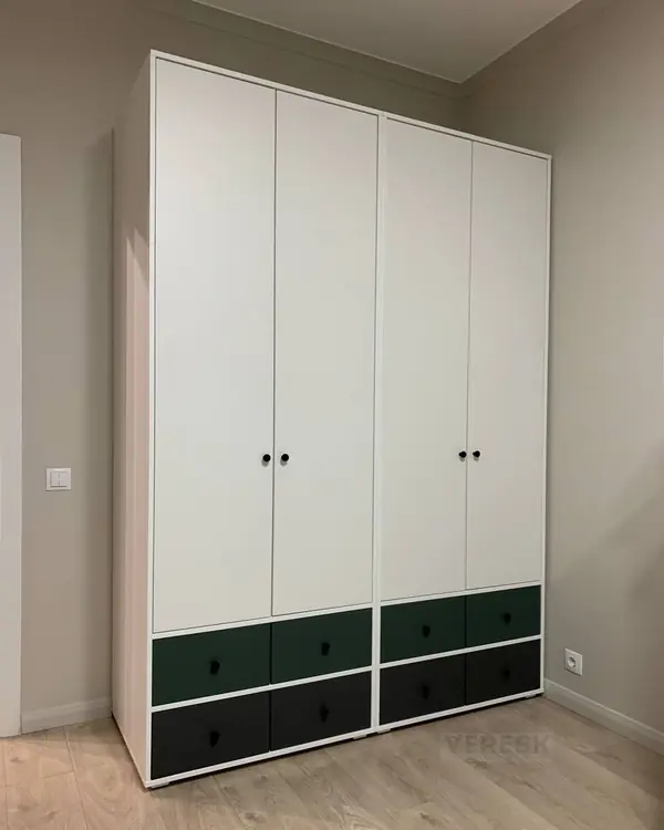 Распашные шкафы