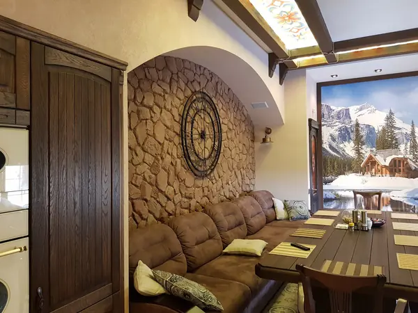 Банкетная для гостей в загородном доме(фото)