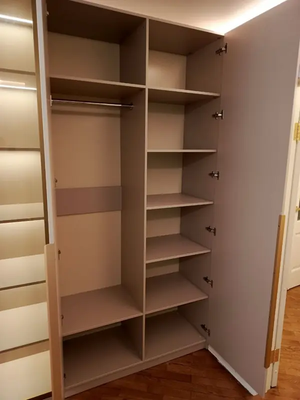 Распашные шкафы