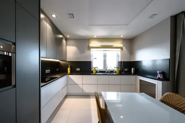 Дизайн квартиры в современном стиле с  акцентами.