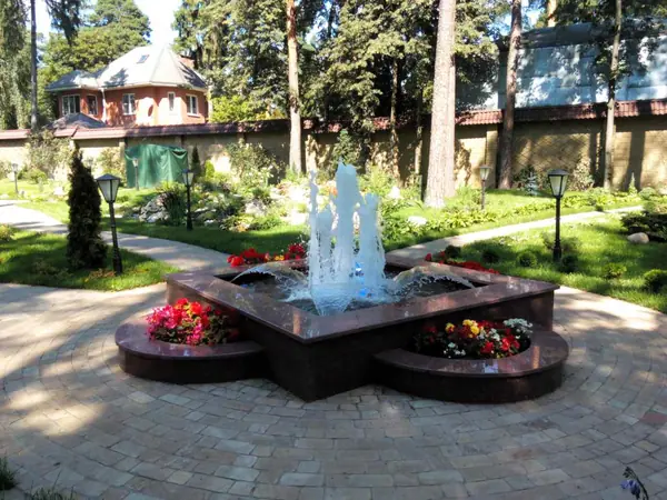 Частный фонтан