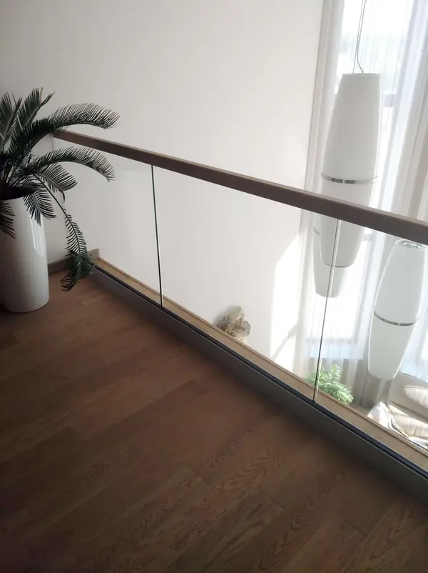 Ограждение со стеклом самонесущим