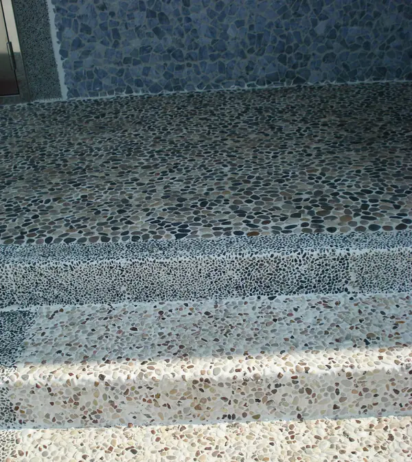 Натуральная Мозаика Галька на Сетке . Использование на фасадах зданий