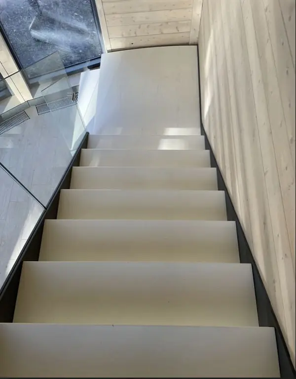 Лестница в купольном доомк