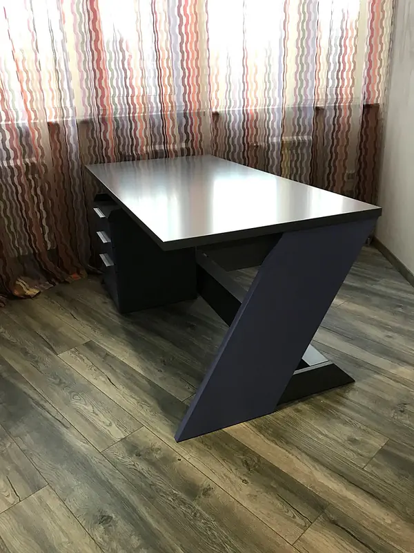 Письменный стол Z с тумбочкой для мальчика