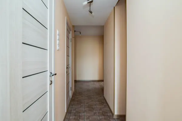 Ремонт прихожей в двухкомнатной квартире 1