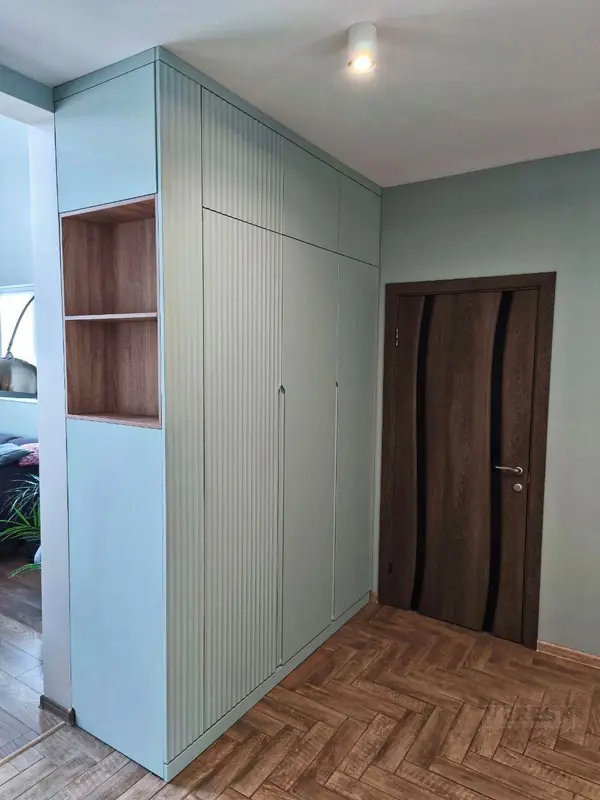 Распашные шкафы