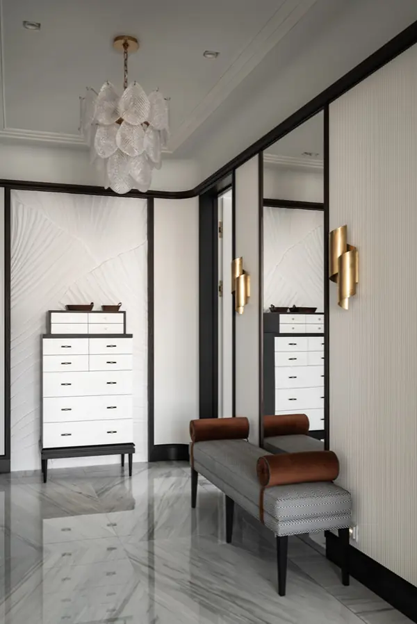 Шикарная квартира с белой мебелью