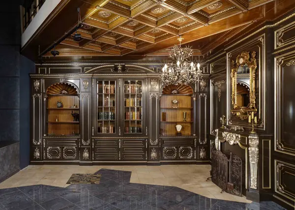 Кабинет в изысканном стиле.