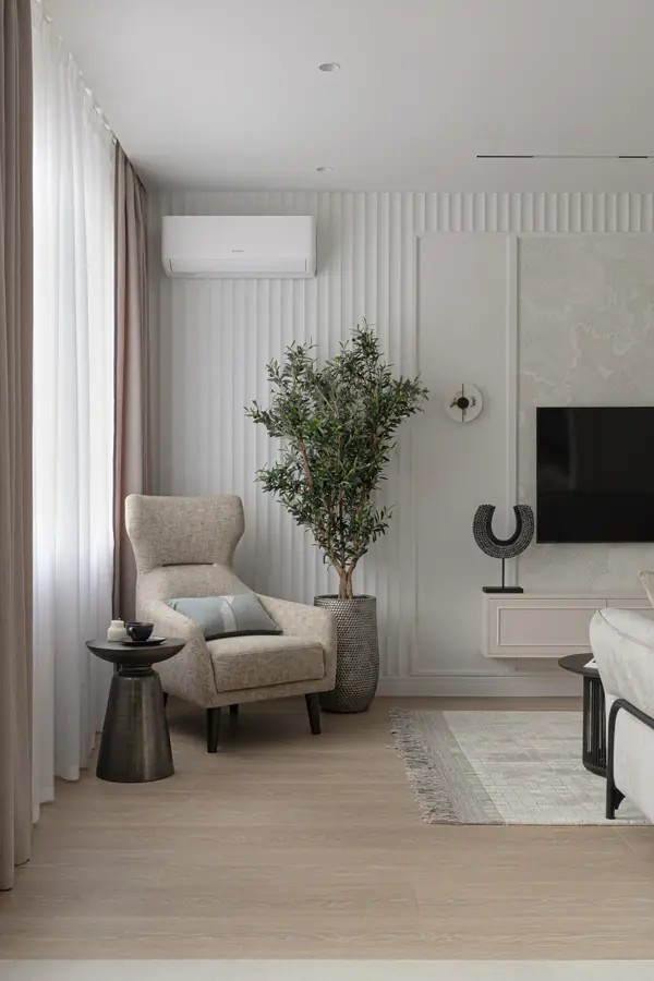 Кресло в гостиной