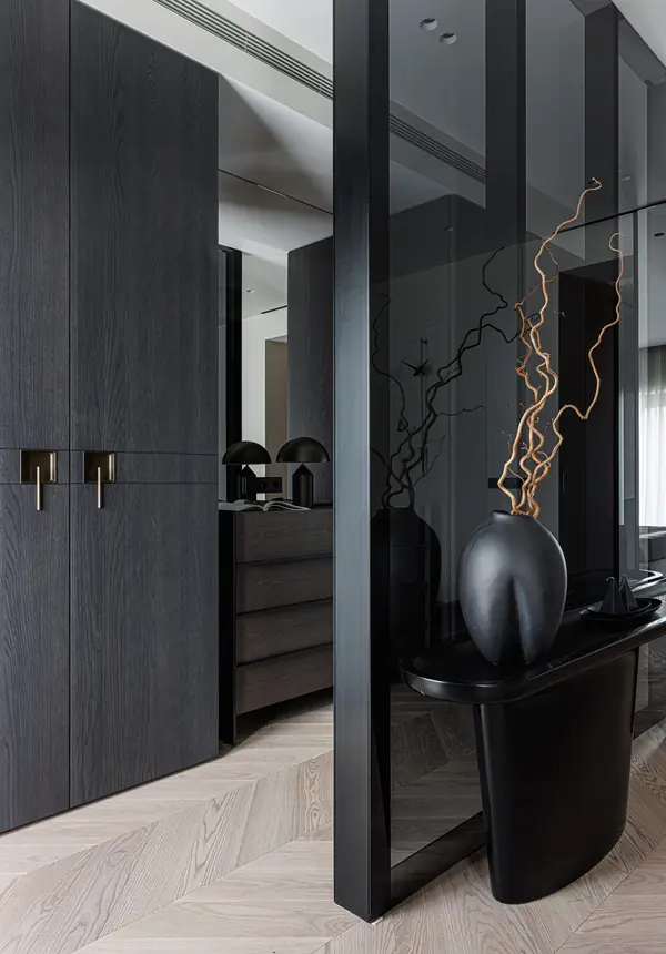 Монохромная квартира 90 м2 в центре Москвы