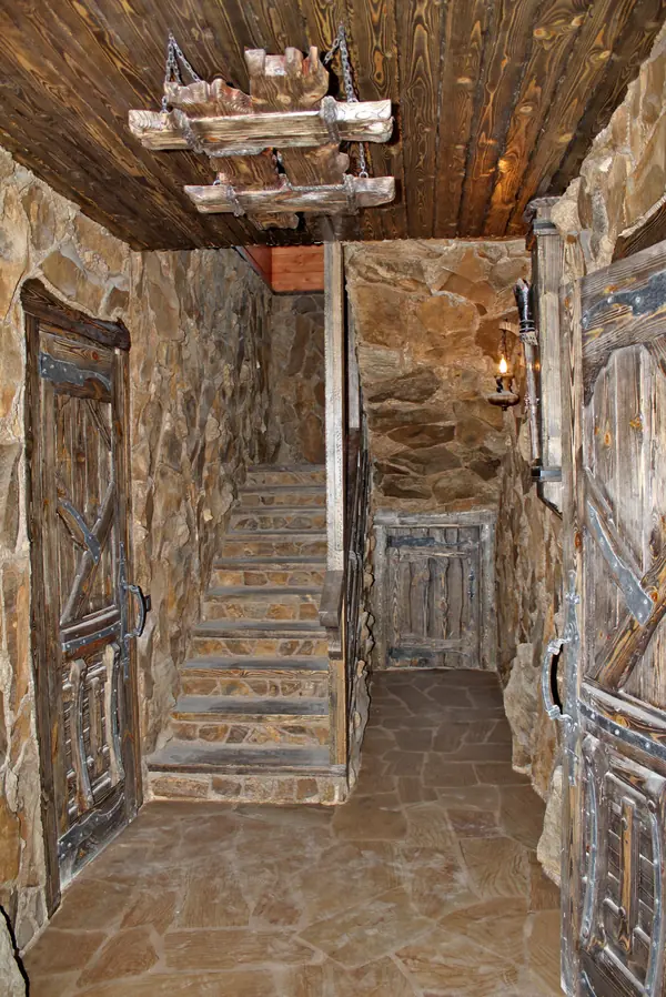 Под одной крышей