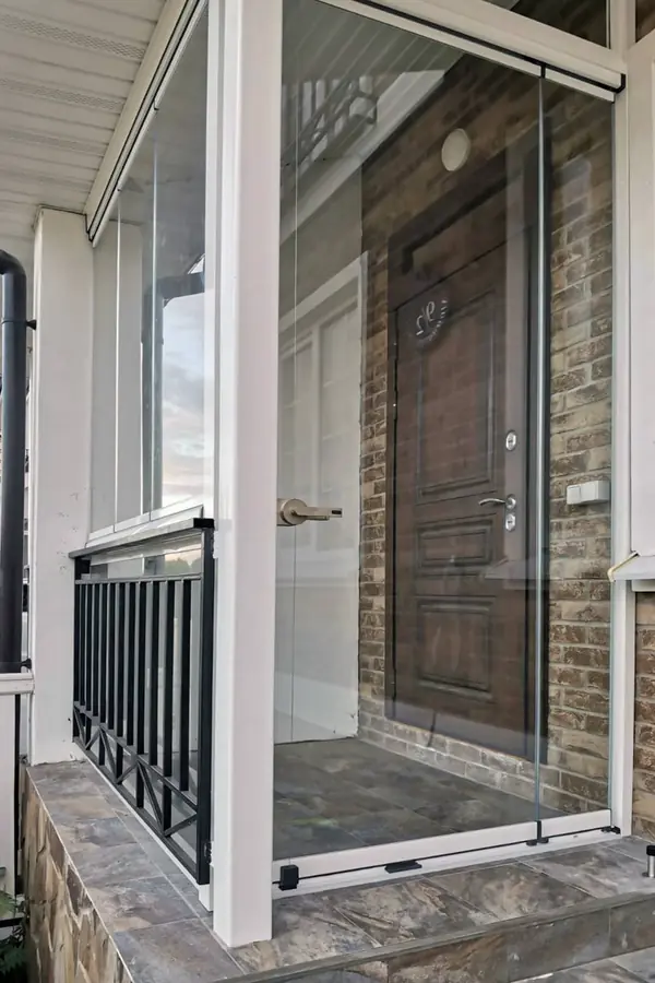 Остекление крыльца в Подмосковье