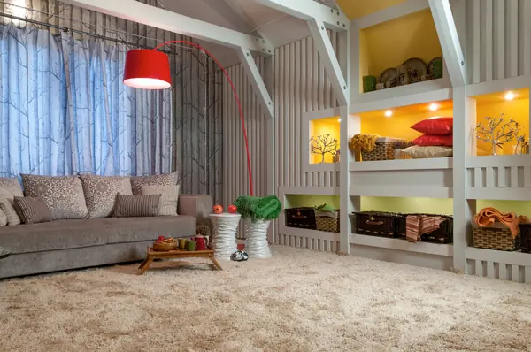 Яркие стены