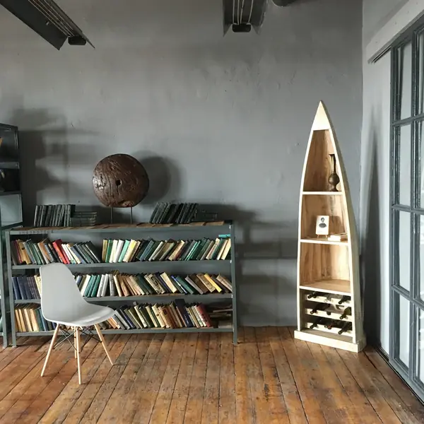 Стеллаж САГАР в стиле лофт из массива в виде лодки