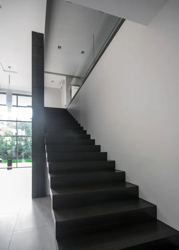 Остекление коттеджа в поселке БЕНИЛЮКС на алюминиевой системе REYNAERS