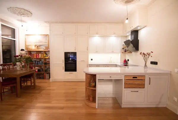 Бело-серая кухня в Москве