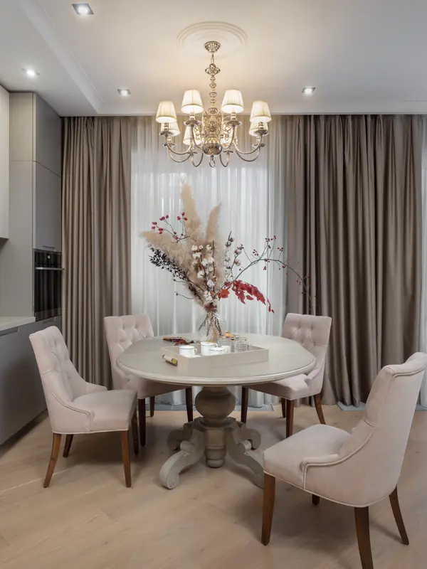 Классический интерьер в светлых тонах ЖК "Камелия"