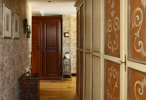 Коридор с гардеробом