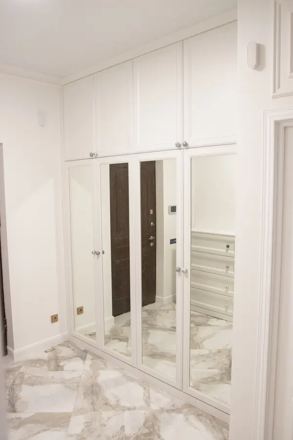 Прихожая в современной классике