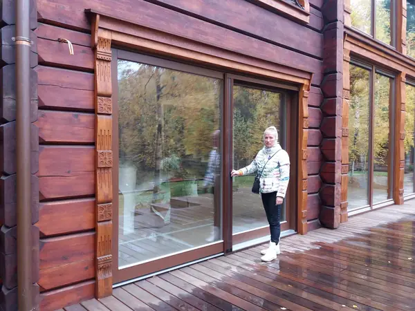 Раздвижные двери и окна. Параллельно-сдвижная оконная и дверная система.