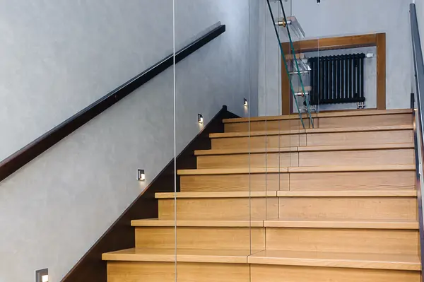 Отделка бетонной лестницы