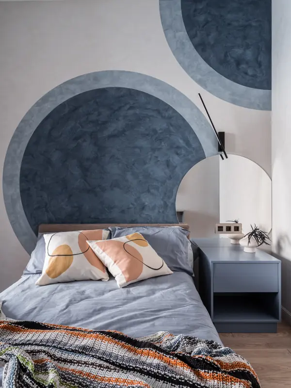 Фото реализованного проекта в современном стиле с яркими акцентами