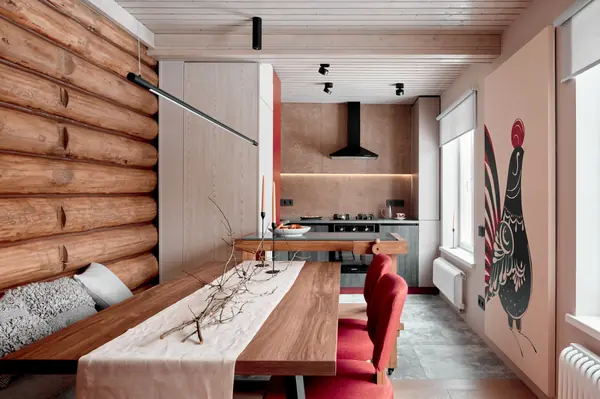 Кухня с верстаком и красная лестница