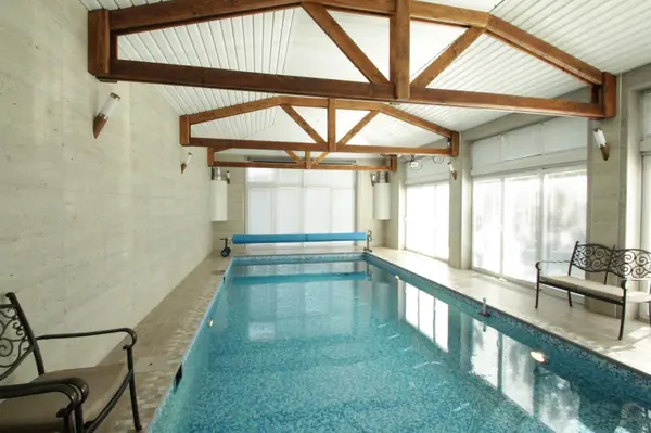 Бассейн 8х4х1.2-1.7 в банном комплексе