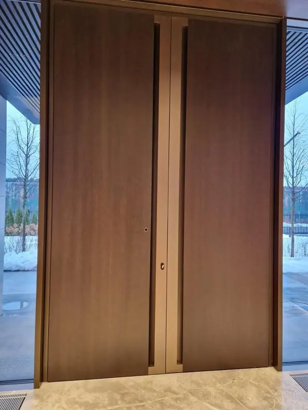 Облицовка двери из натурального шпона дуба