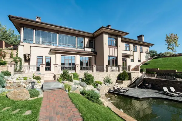 Дом в овраге