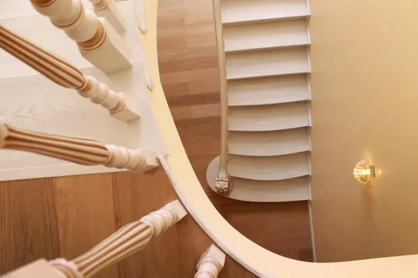 Лестница с прямыми маршами и поворотной площадкой