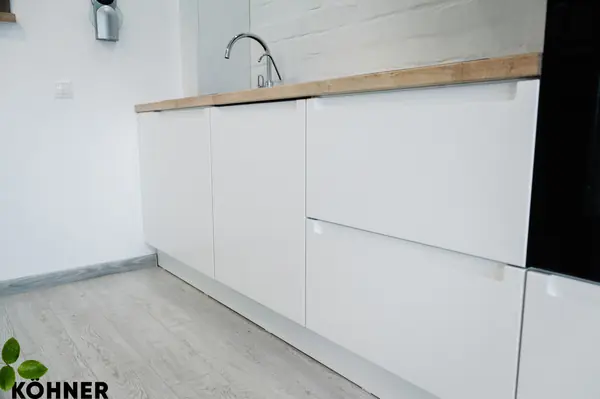 Кухня в скандинавском стиле в мансардной квартире