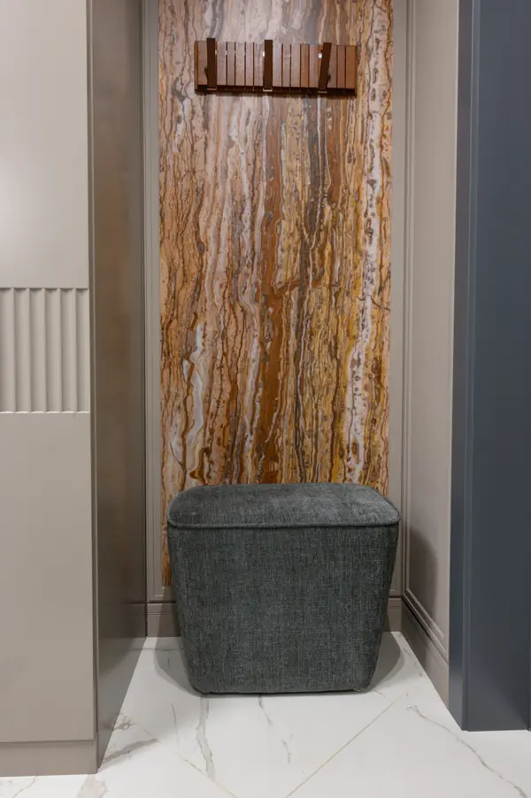 Строгая неоклассика для молодой семьи