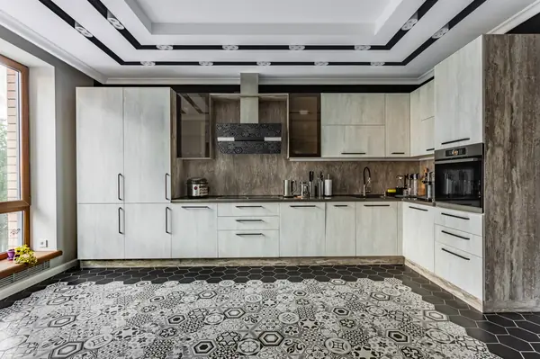 смешение стилей, пространство идеи и индивидуализм