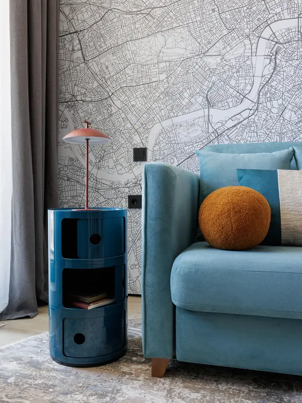 Дизайн современной квартиры с бордовыми акцентами в ЖК "Притяжение" - 146 м2