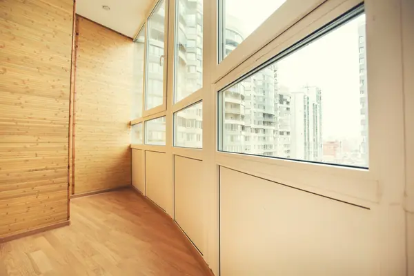 Остекление, утепление и отделка балкона в восточном стиле