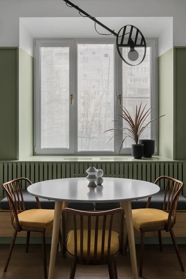 Бутылка кефира пол батона