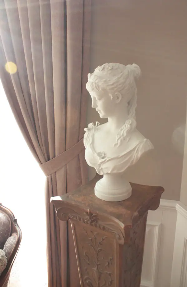 Recreating the Interior of the Chekhov’s Period in a Suburban Residence