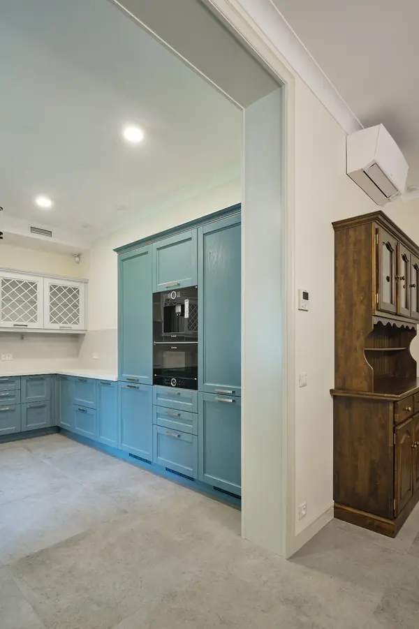 Кантри Ral 1013 в интерьере дома