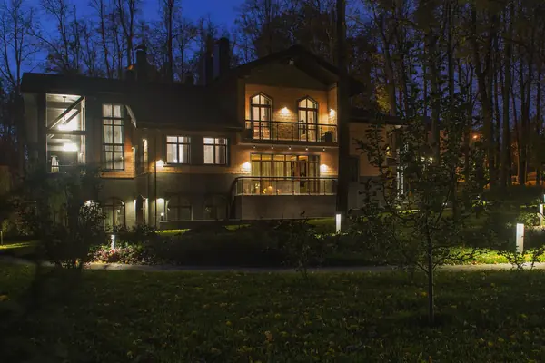 Частный жилой дом в коттеджном поселке Троицкий Парк, 2014 год