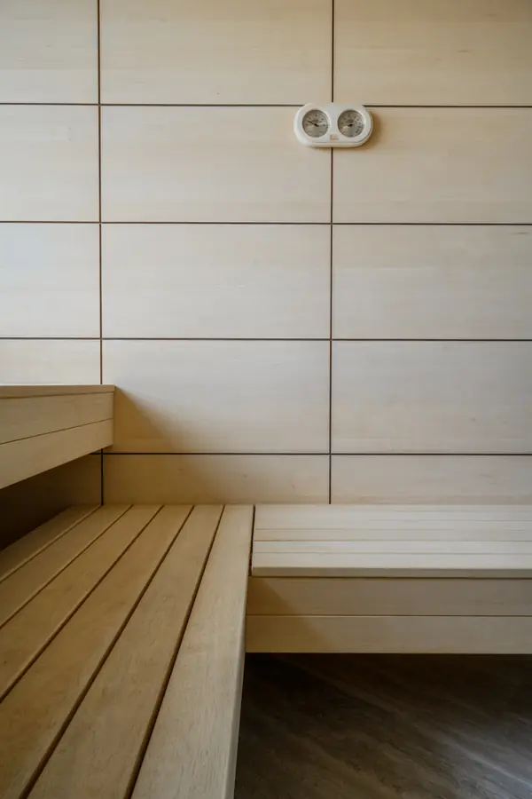 Сауна с большим окном