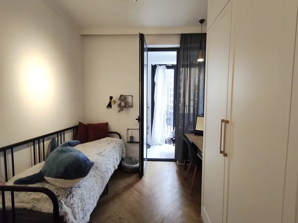 Детская комната с балконом