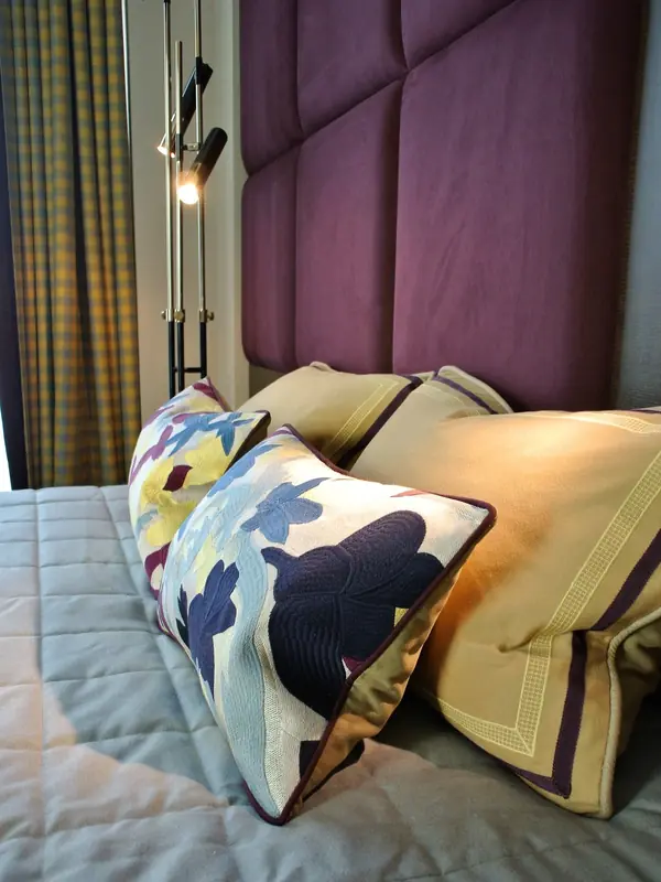 спальня для молодого человека